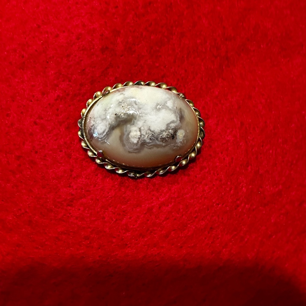 Vintage Gold and Cream Brooch